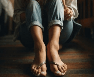 – Where to Sell and Buy Feet Pictures